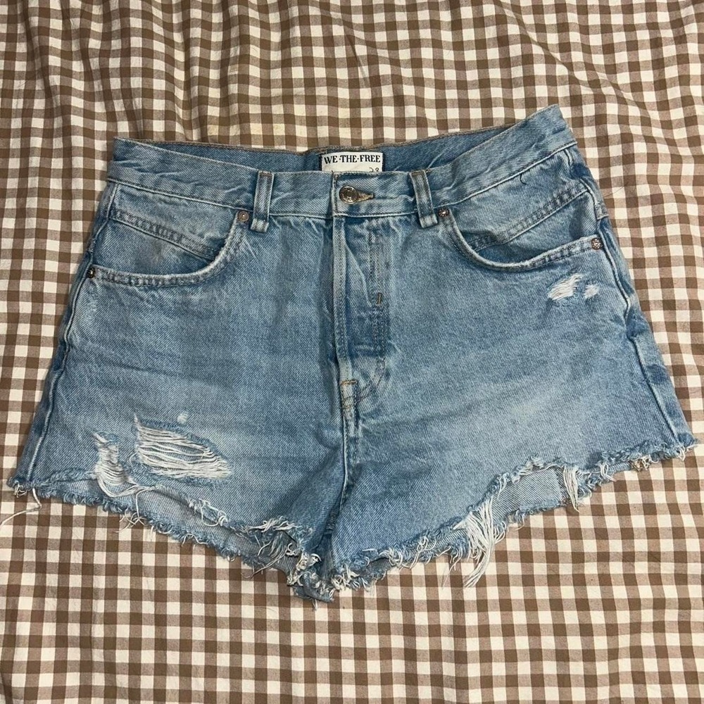 Free People blue denim shorts Size 28